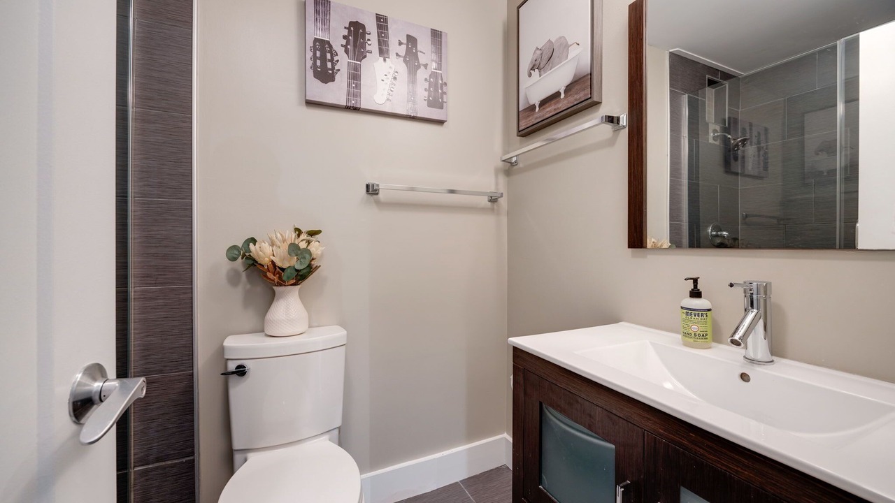 Photo of Bathroom in North Capitol