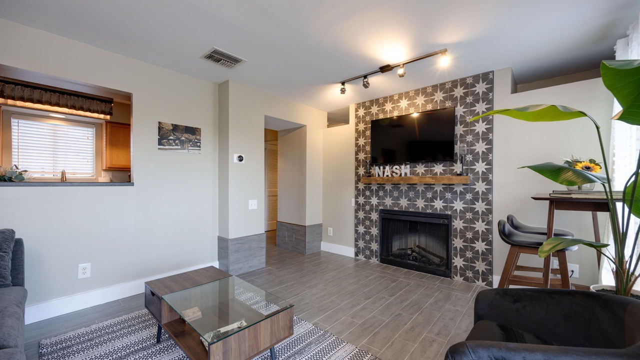 Photo of Livingroom in North Capitol