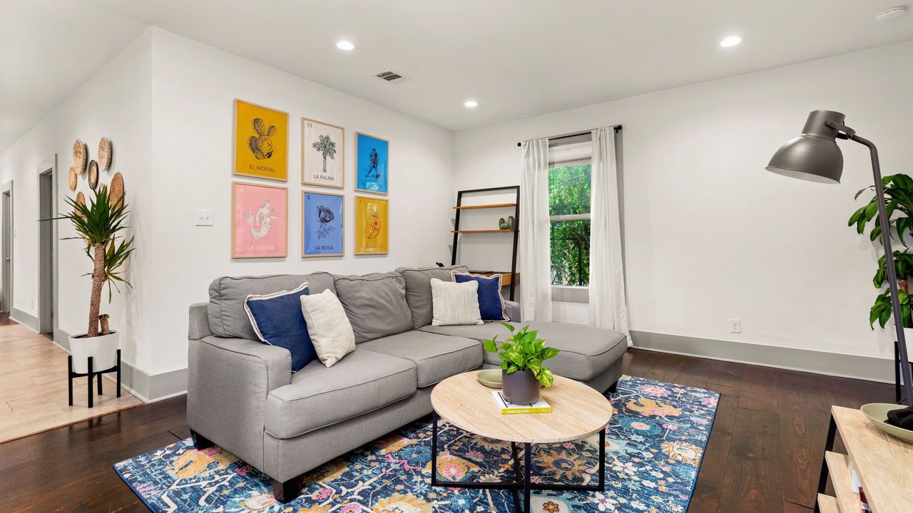 Photo of Livingroom in Government Hill
