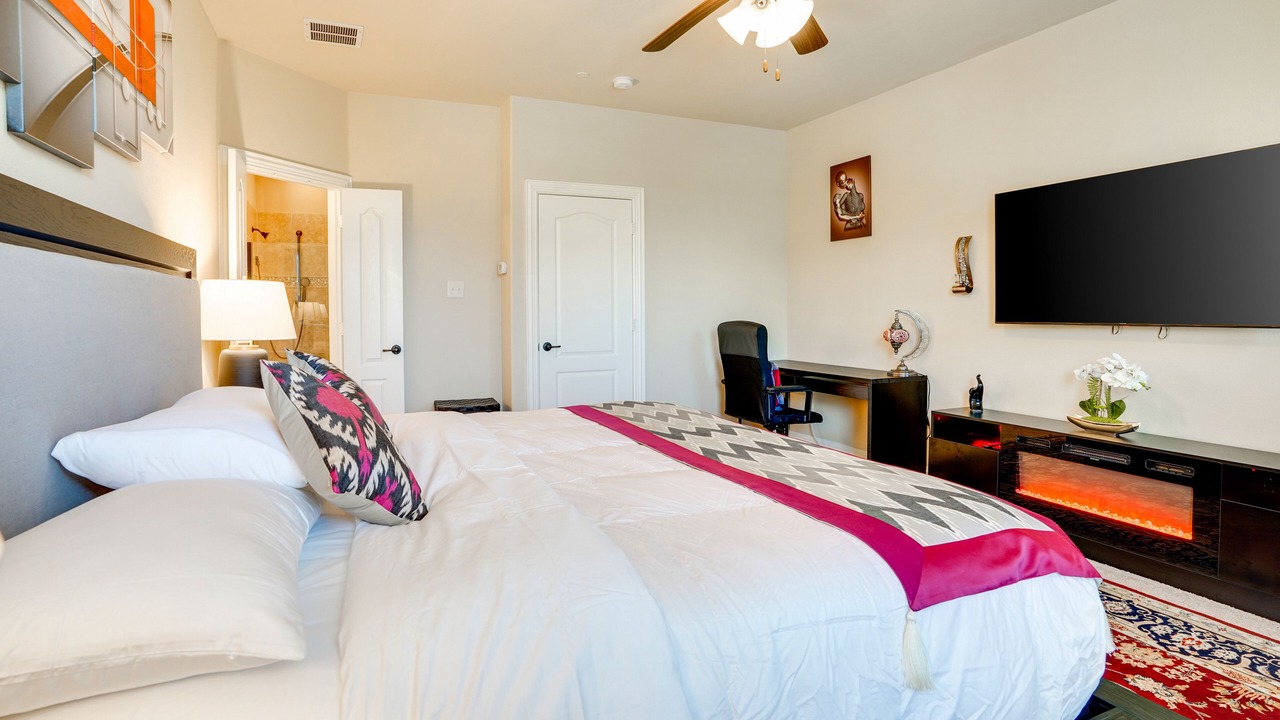 Photo of Bedroom in Legacy Town Center North
