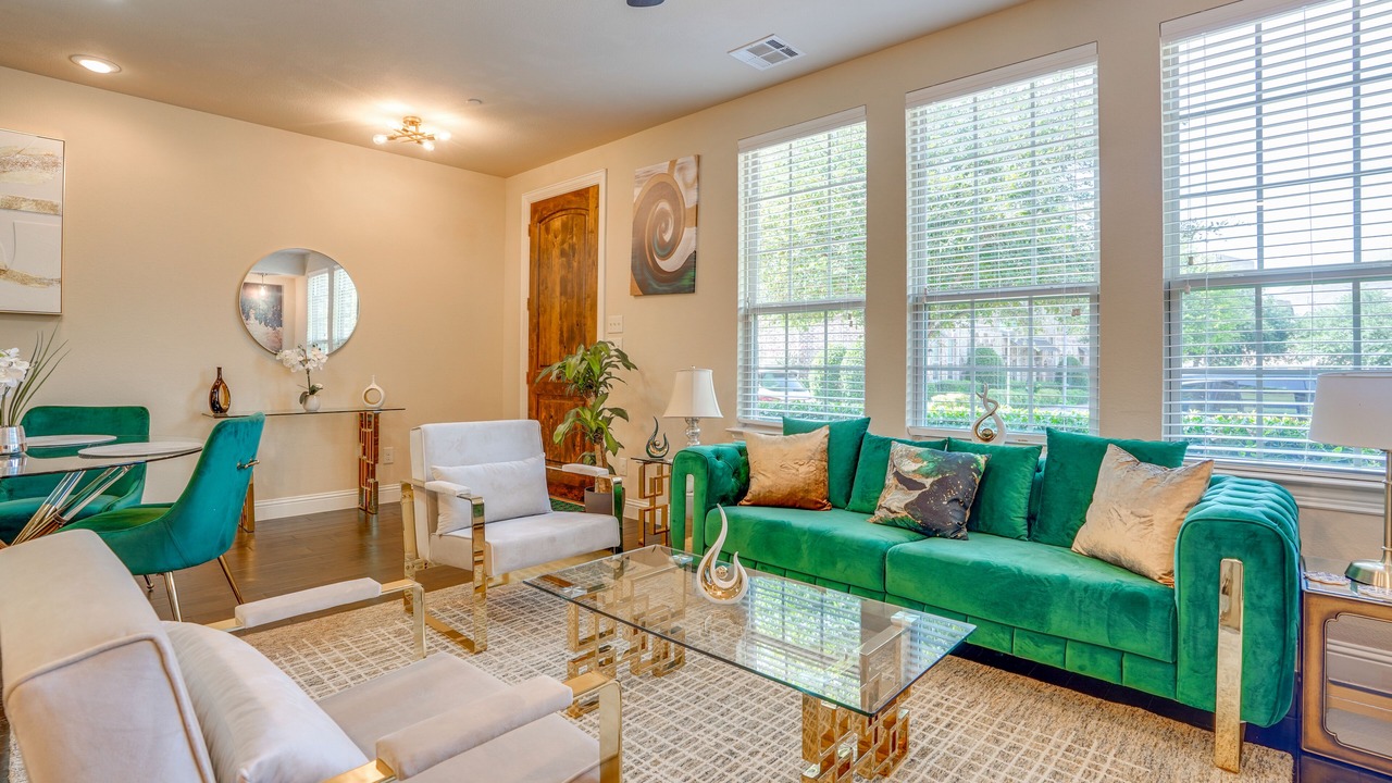 Photo of Livingroom in Legacy Town Center North