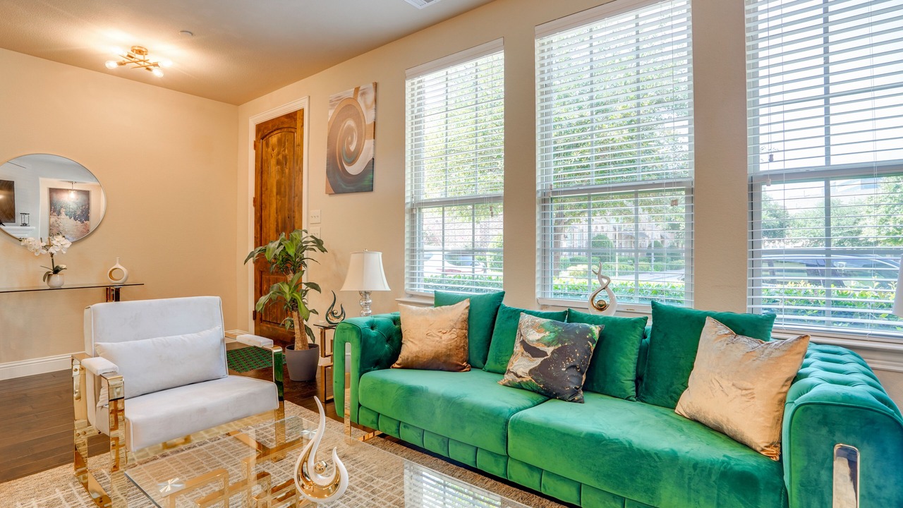 Photo of Livingroom in Legacy Town Center North