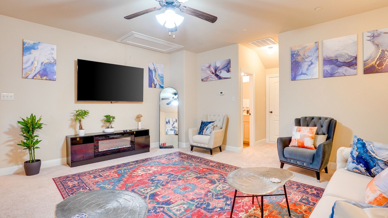 Photo of Livingroom in Legacy Town Center North