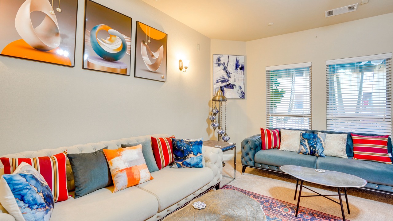Photo of Livingroom in Legacy Town Center North