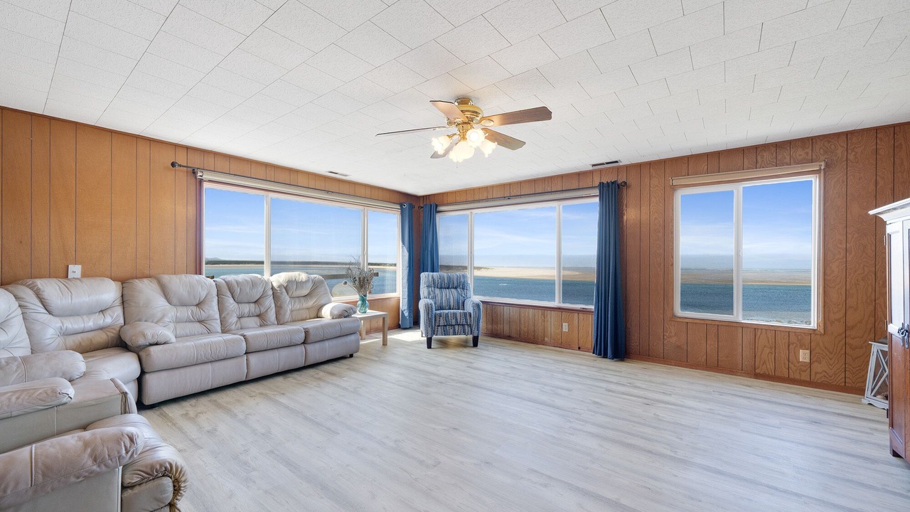 Photo of Livingroom in Netarts