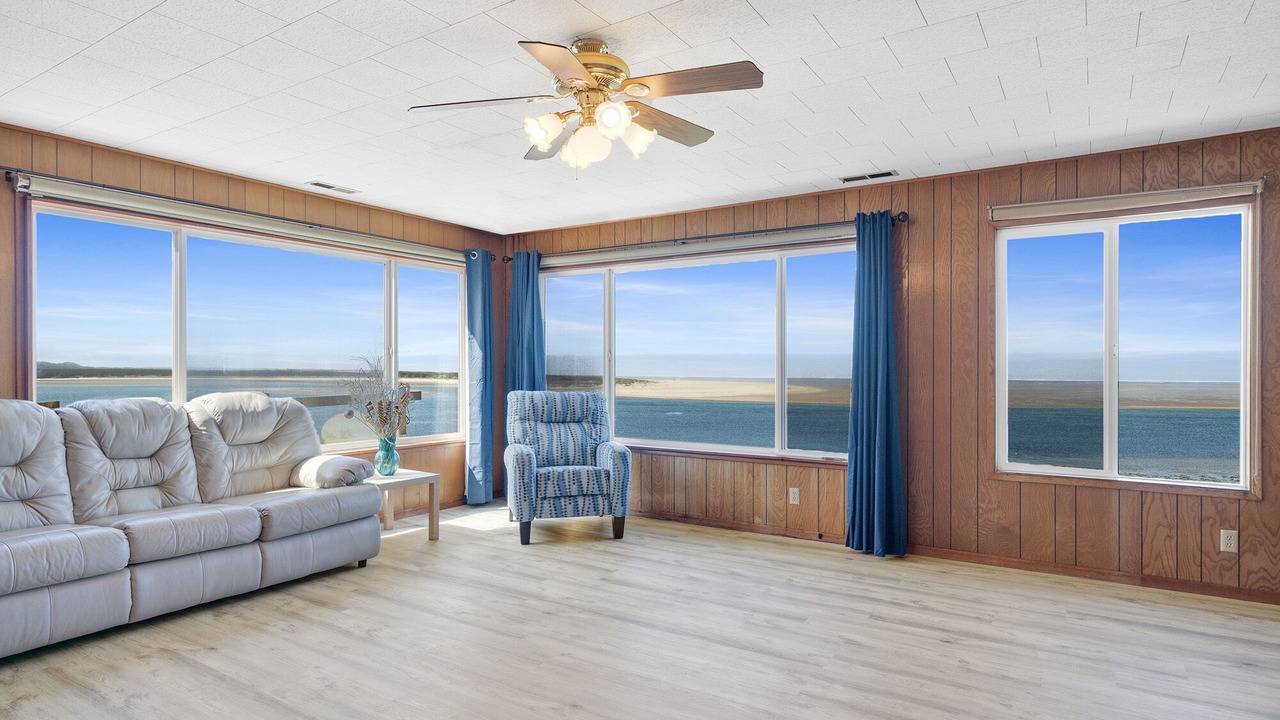 Photo of Livingroom in Netarts