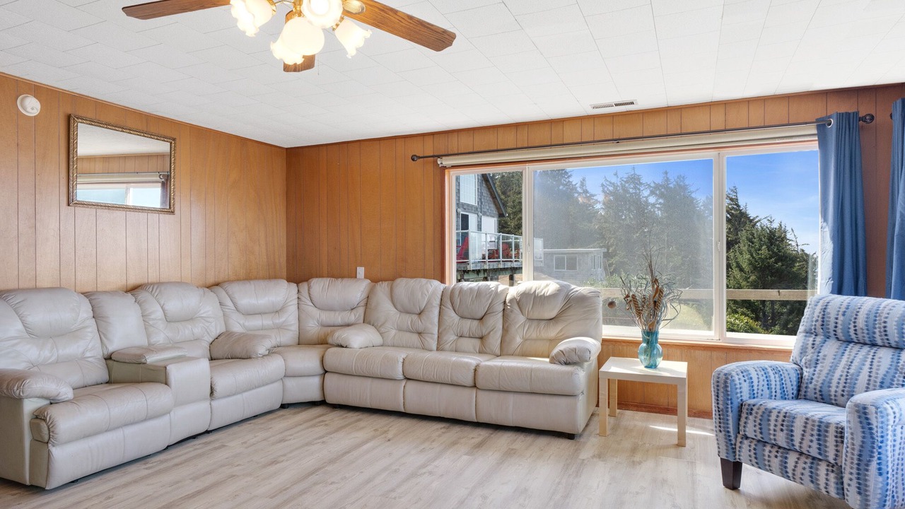 Photo of Livingroom in Netarts