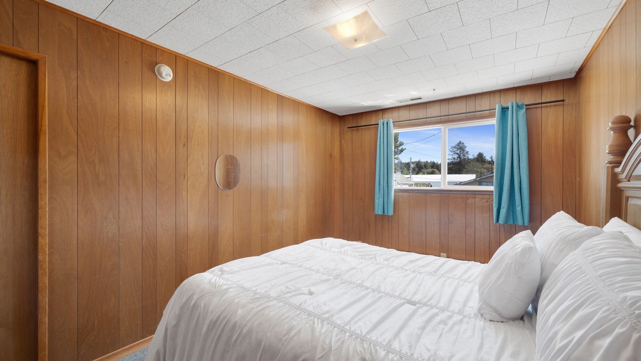 Photo of Bedroom in Netarts