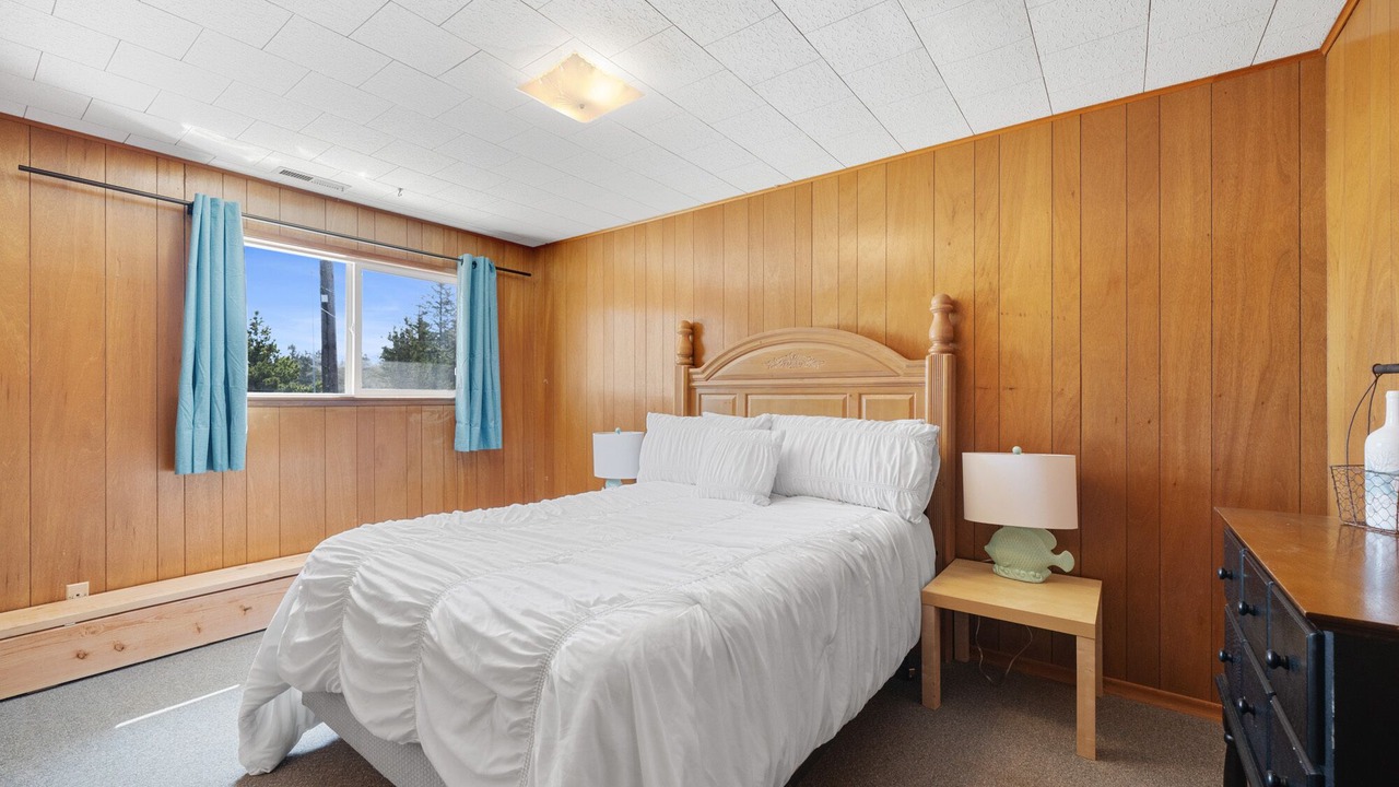 Photo of Bedroom in Netarts