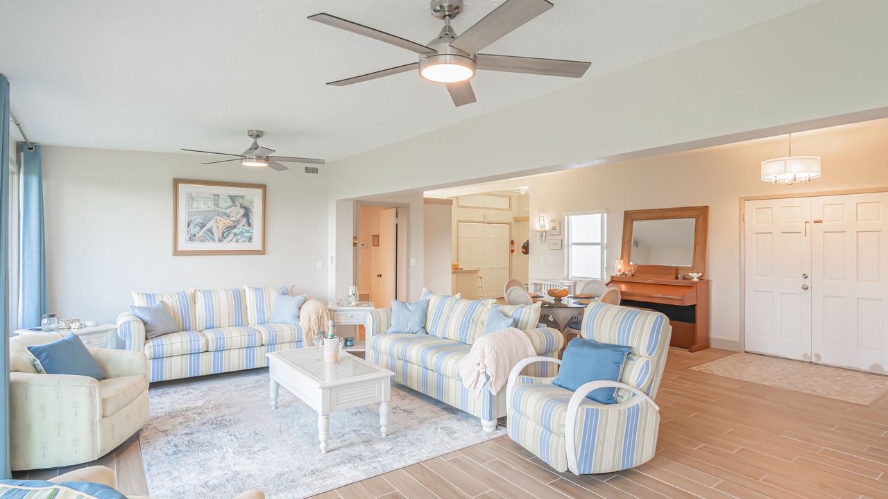 Photo of Livingroom in Coronado Shores
