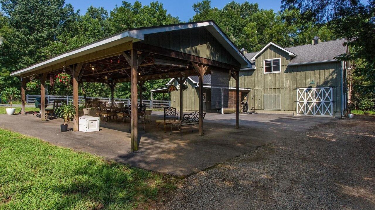 Photo of Outdoor in Lakeview