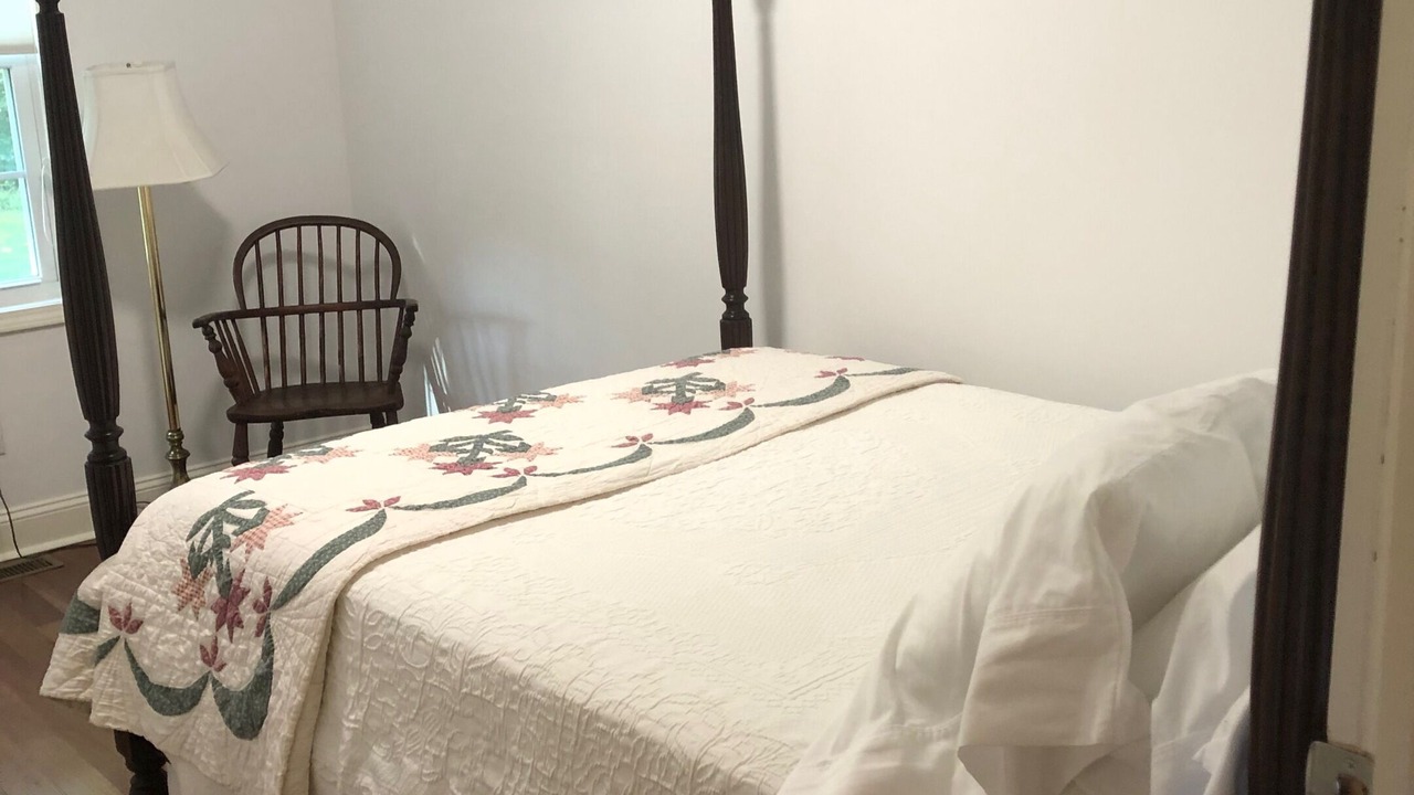 Photo of Bedroom in Alton