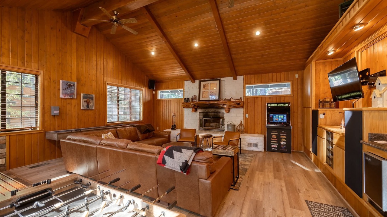 Photo of Livingroom in Summit Estates