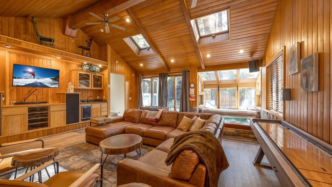 Photo of Livingroom in Summit Estates