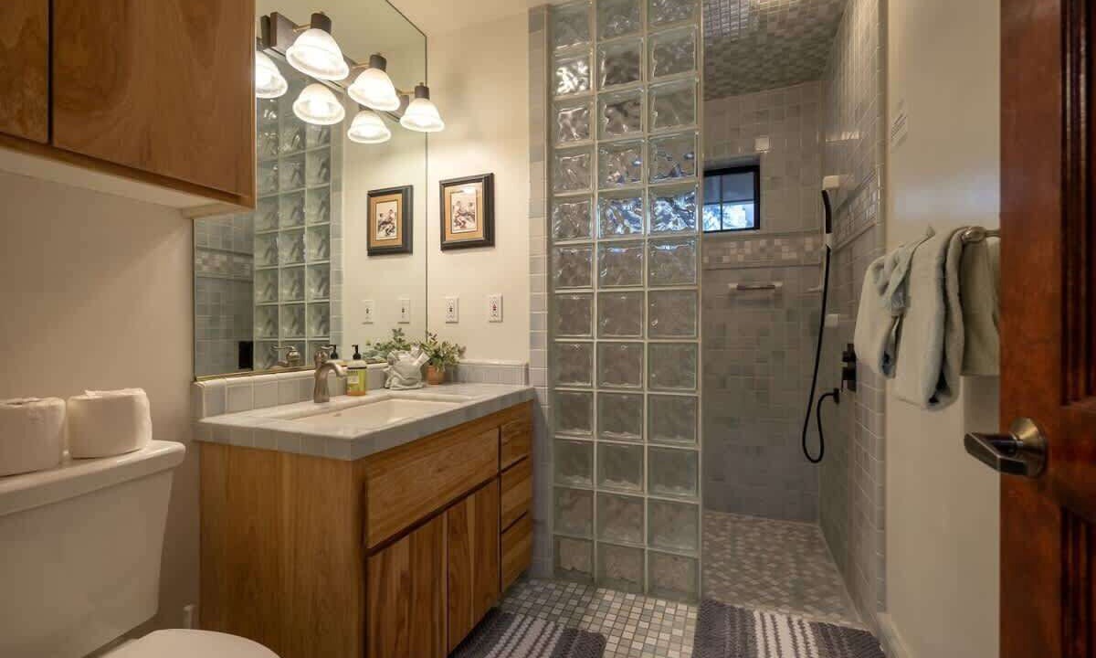 Photo of Bathroom in Summit Estates
