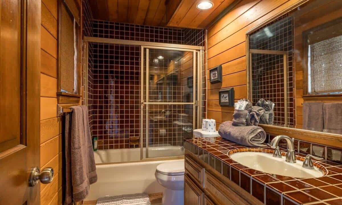 Photo of Bathroom in Summit Estates