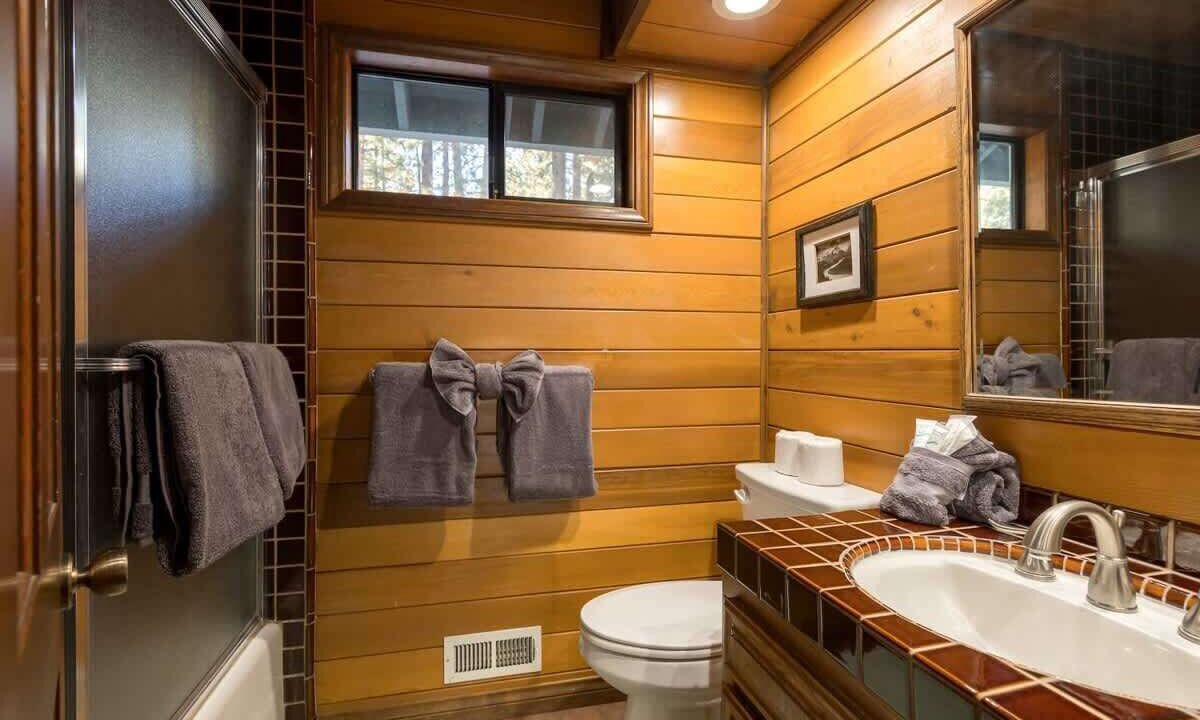 Photo of Bathroom in Summit Estates