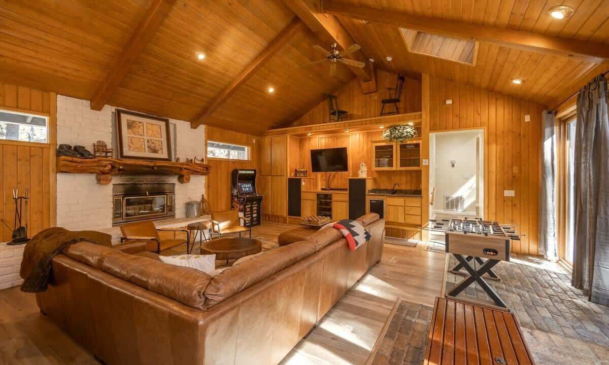 Photo of Livingroom in Summit Estates