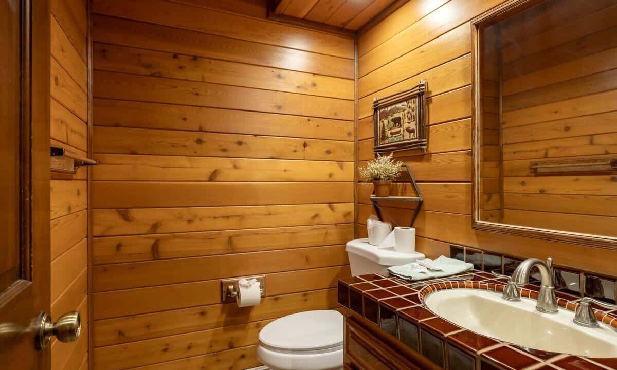 Photo of Bathroom in Summit Estates