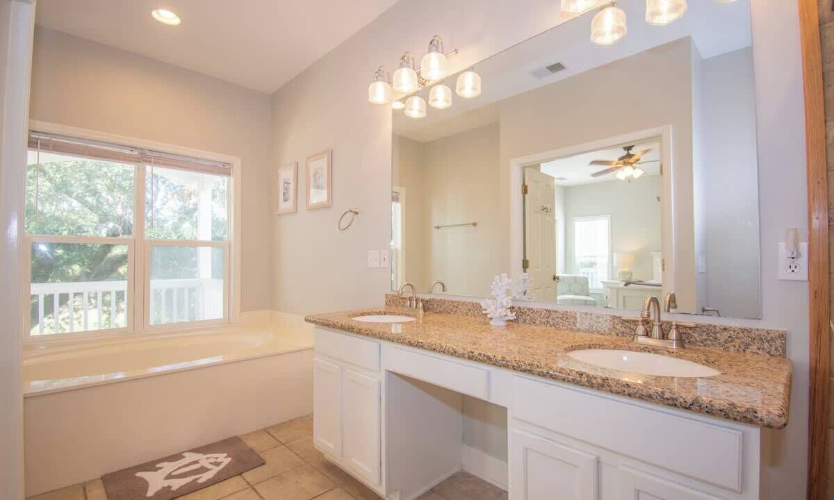 Photo of Bathroom in Bonito Boathouses