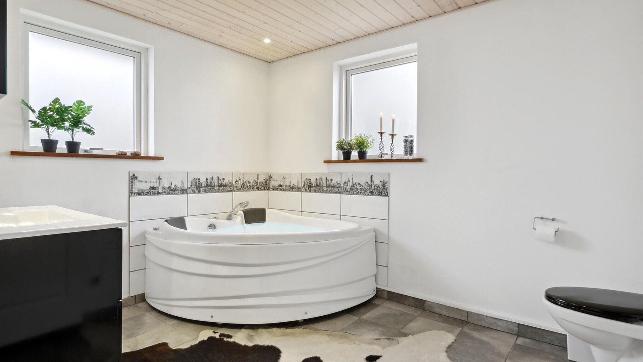 Photo of Bathroom in Hov