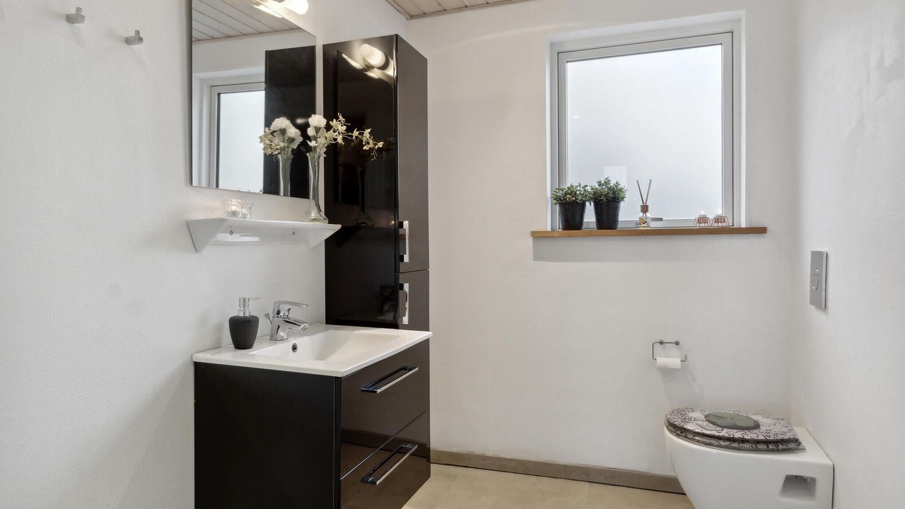 Photo of Bathroom in Hov
