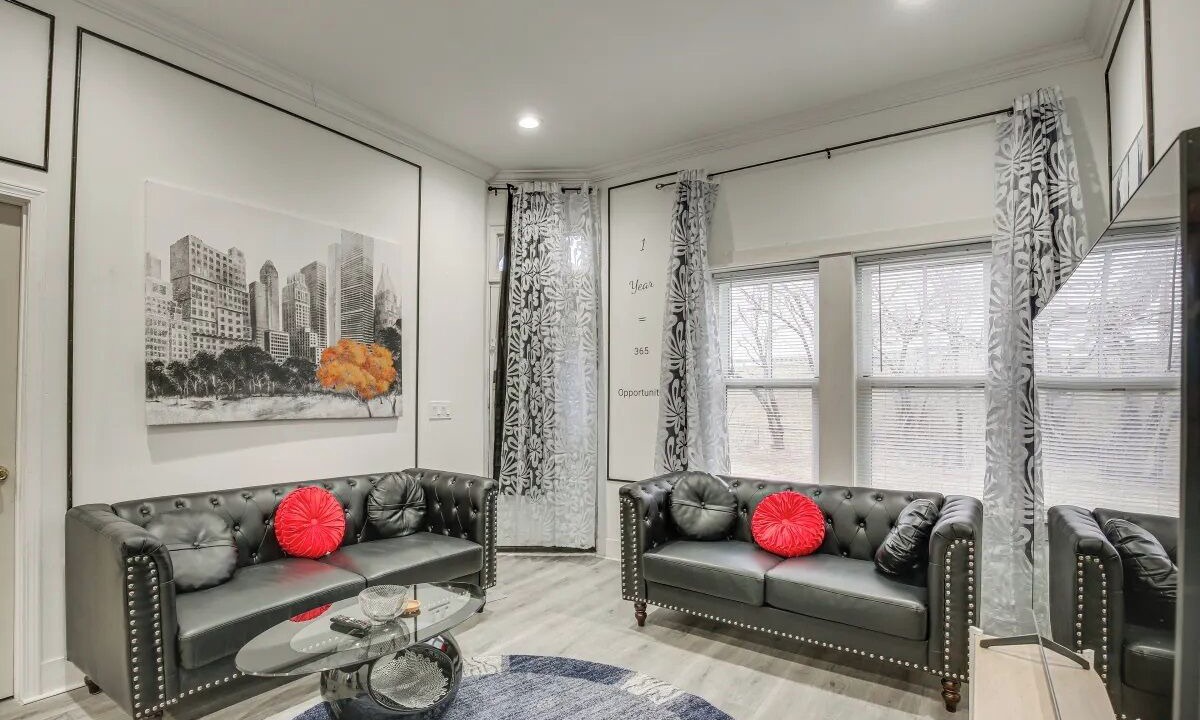 Photo of Livingroom in Lafayette Square