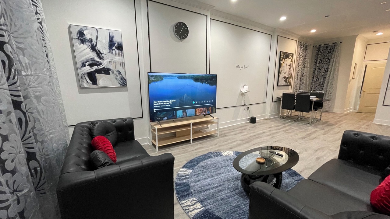 Photo of Livingroom in Lafayette Square