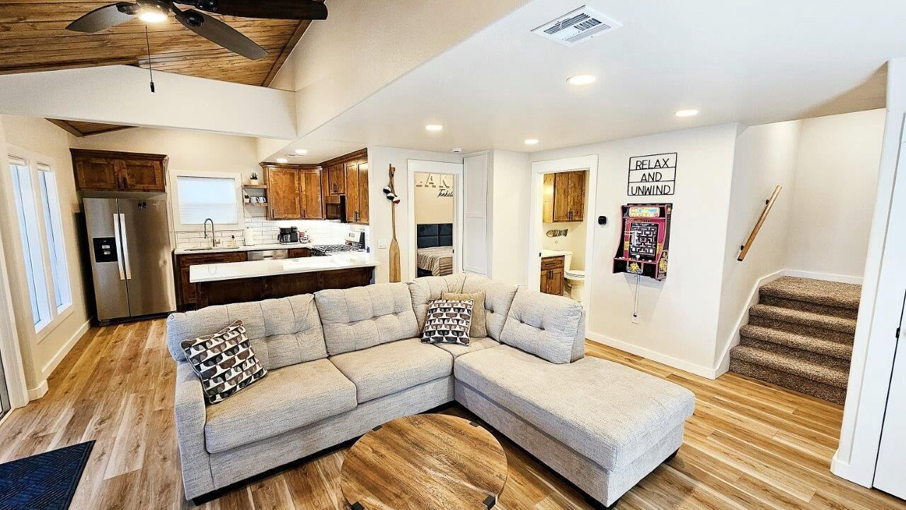 Photo of Livingroom in Pettit