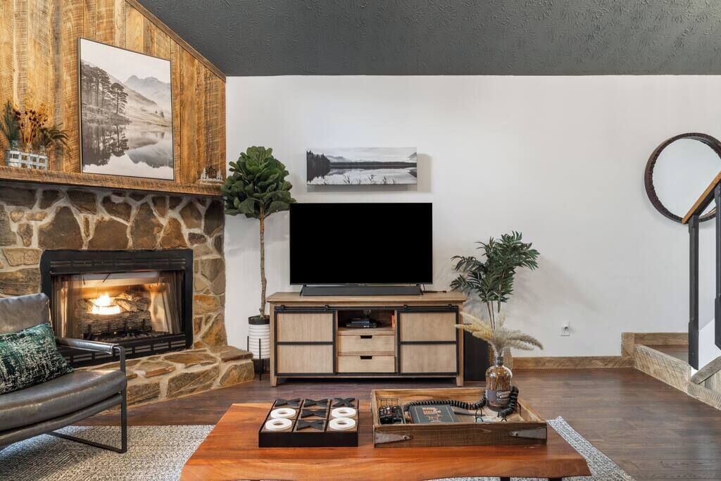 Photo of Livingroom in Eagle Mountain