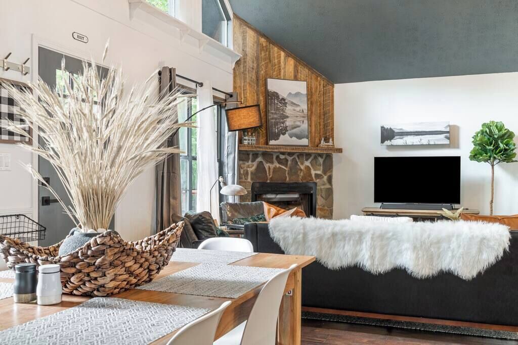 Photo of Livingroom in Eagle Mountain