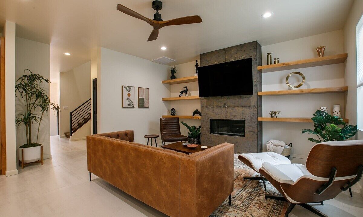 Photo of Livingroom in Bear Canyon Estates