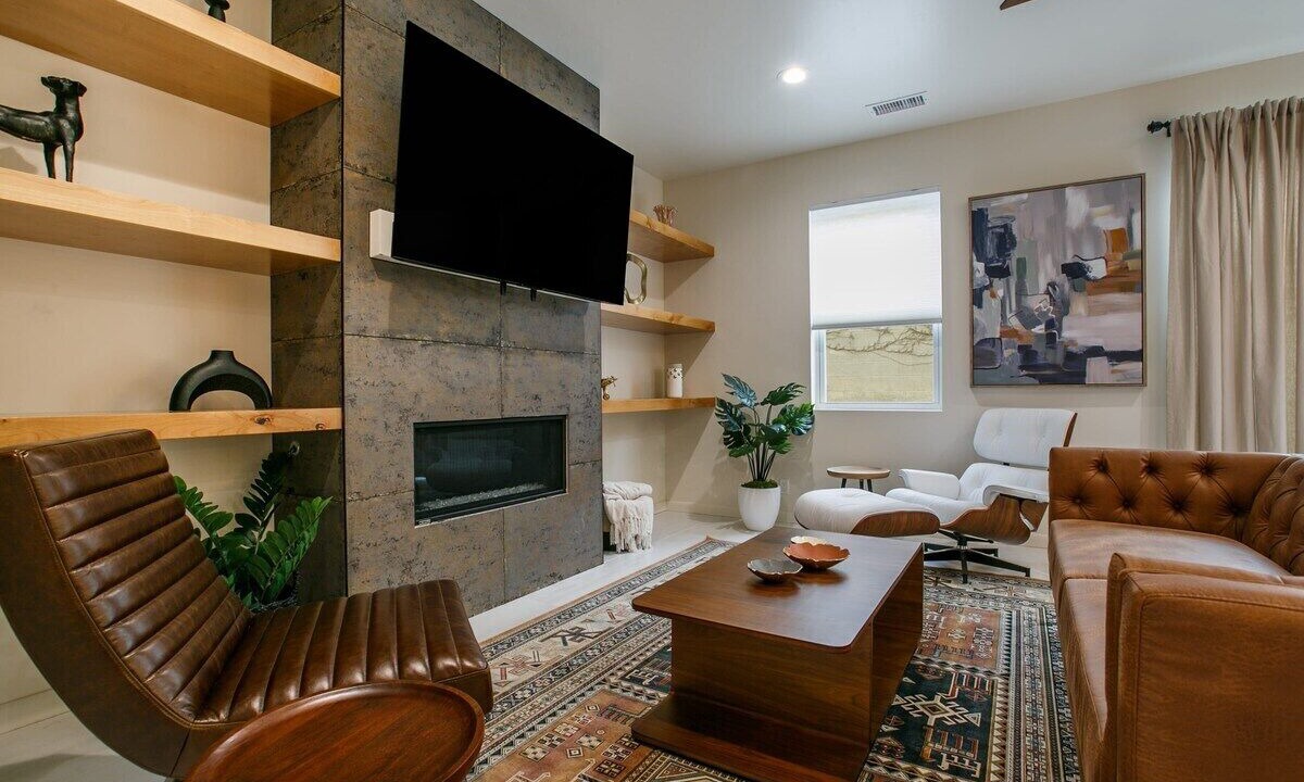 Photo of Livingroom in Bear Canyon Estates