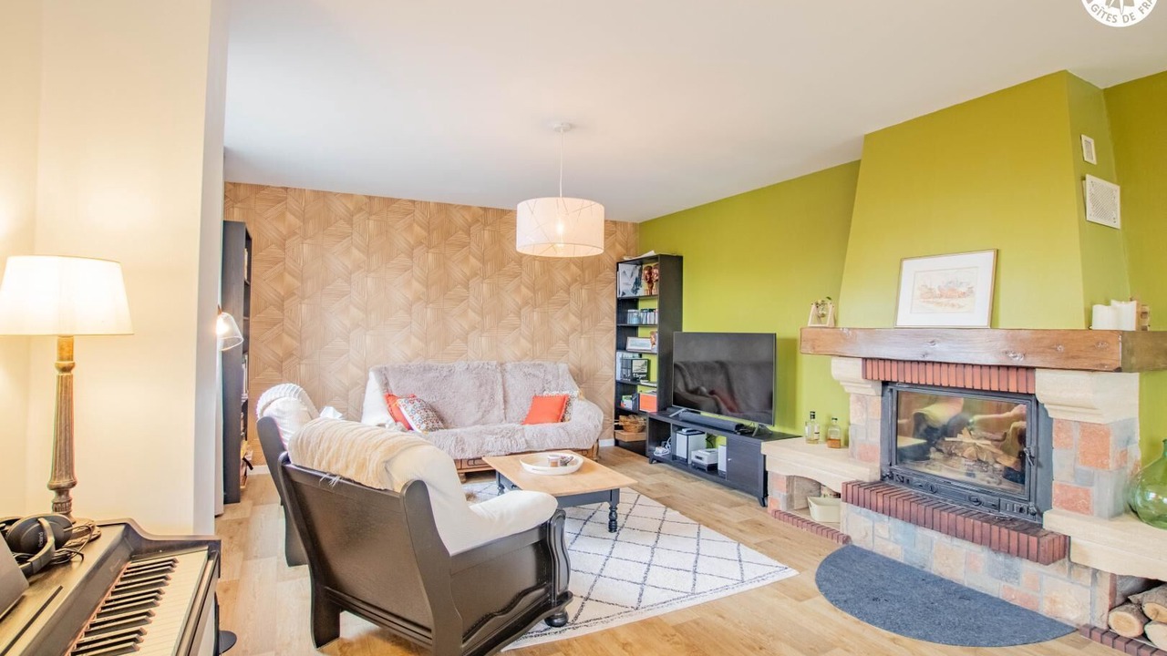 Photo of Livingroom in Epertully