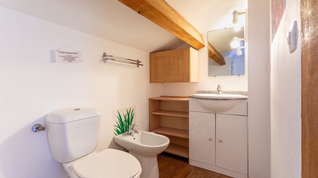 Photo of Bathroom in Reynes