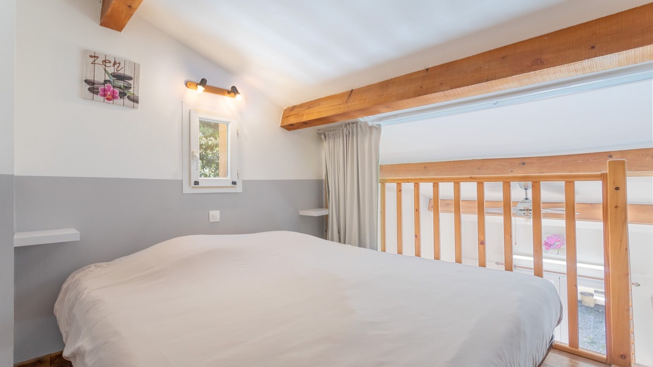 Photo of Bedroom in Reynes