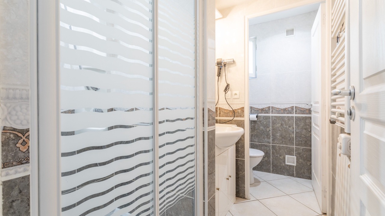 Photo of Bathroom in Reynes