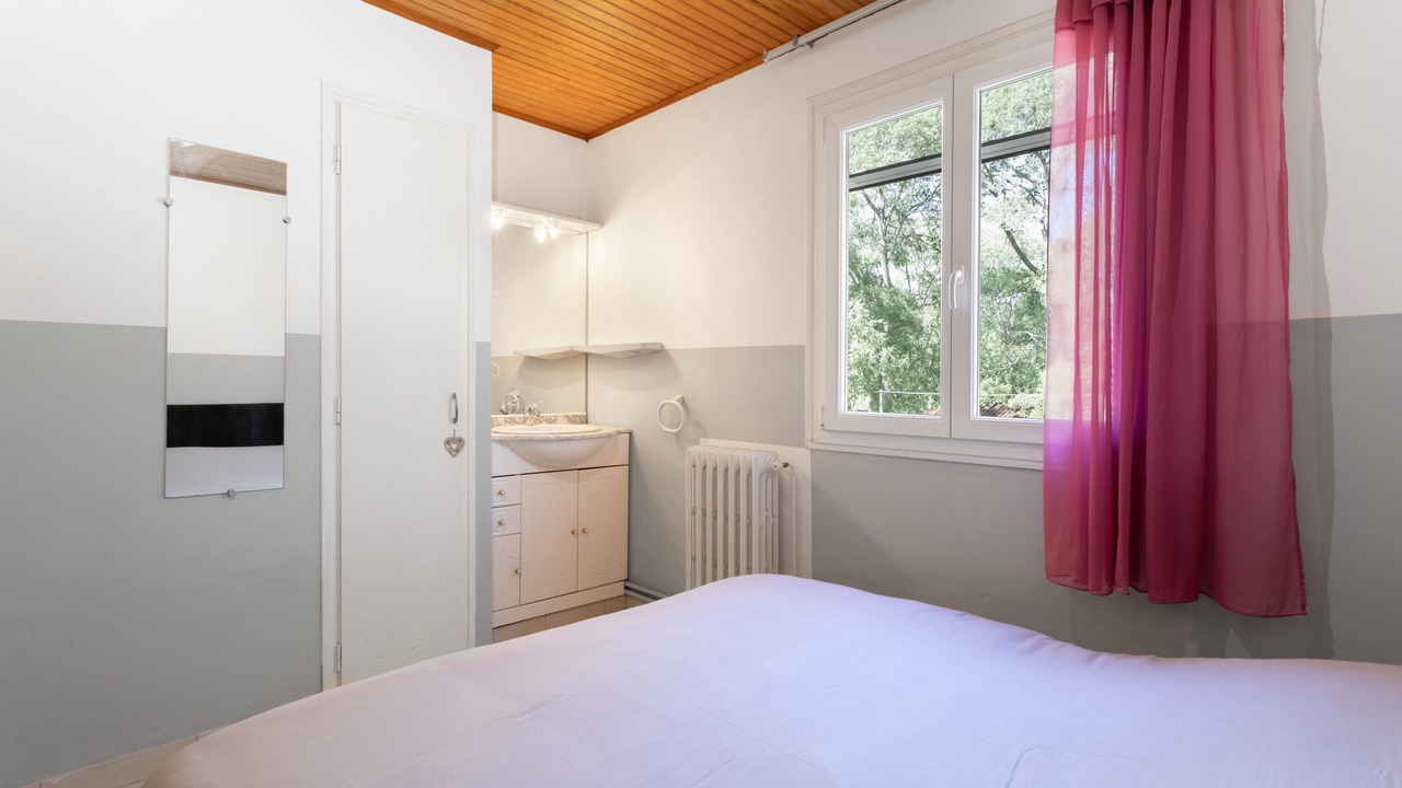 Photo of Bedroom in Reynes