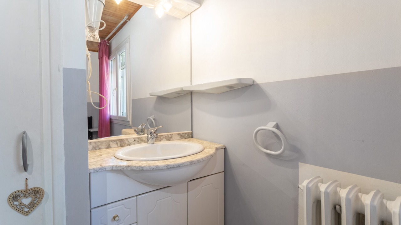 Photo of Bathroom in Reynes