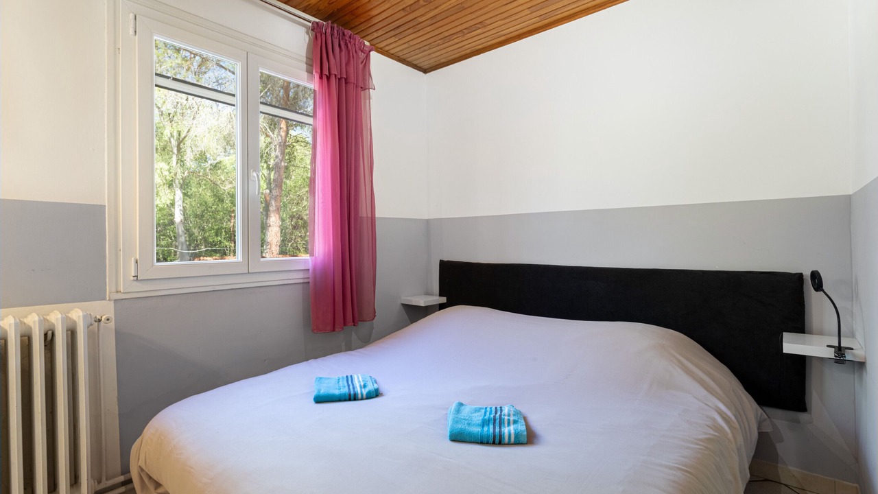 Photo of Bedroom in Reynes