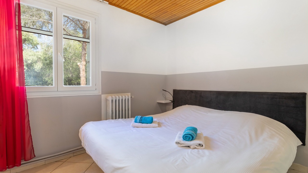 Photo of Bedroom in Reynes