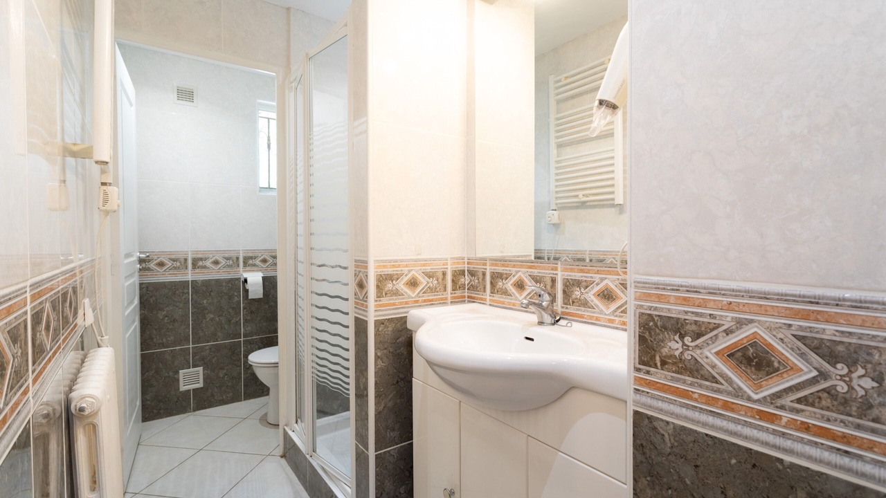 Photo of Bathroom in Reynes