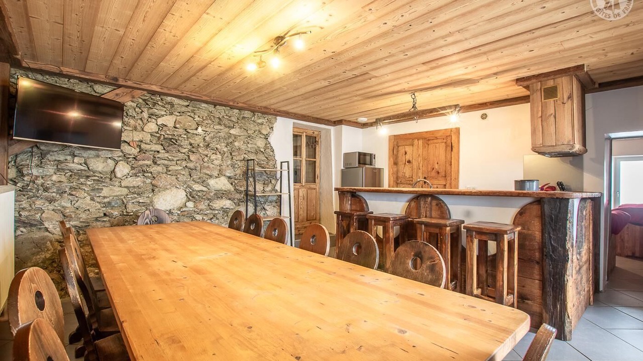 Photo of Others in Queige