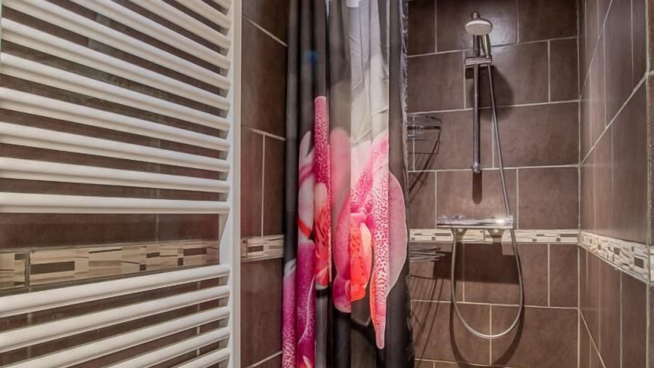 Photo of Bathroom in Queige