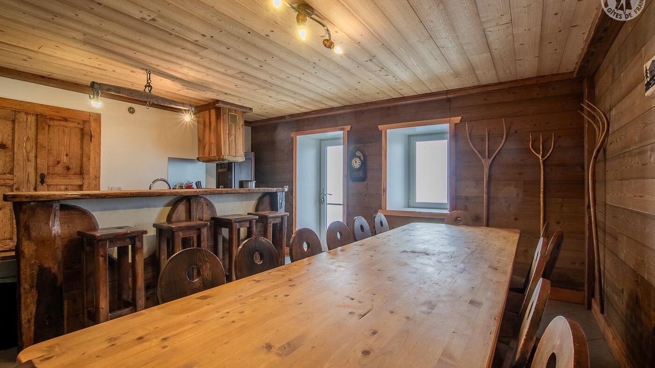 Photo of Others in Queige