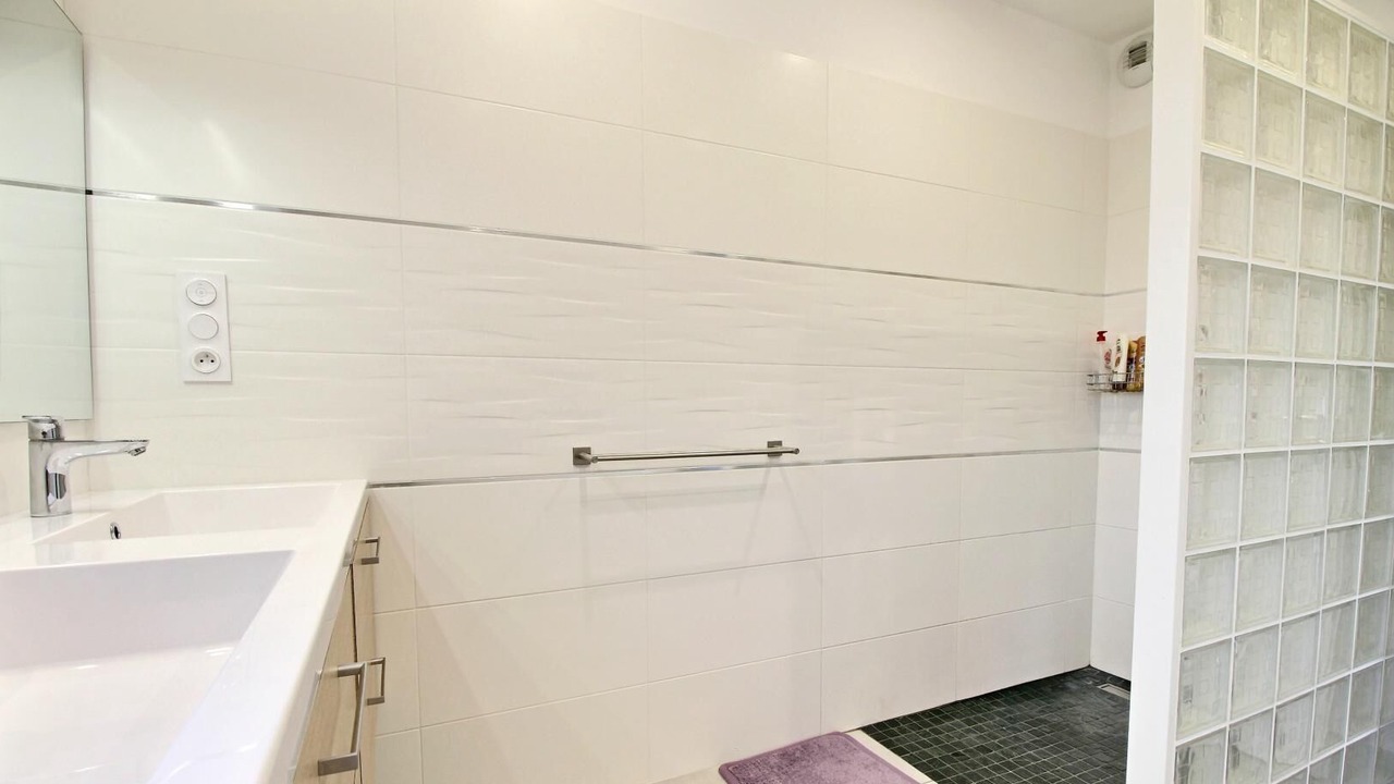 Photo of Bathroom in Peaule
