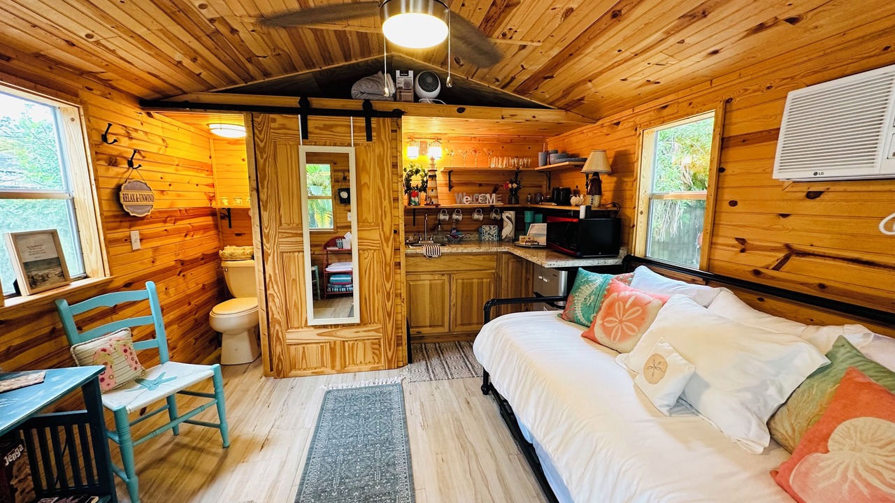 Photo of Bedroom in Crystal Beach