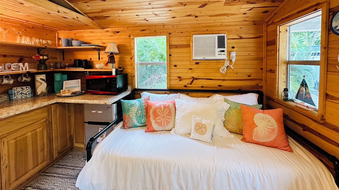 Photo of Bedroom in Crystal Beach