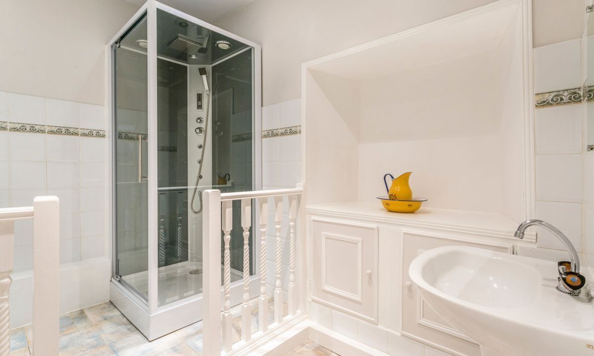 Photo of Others in Belluire