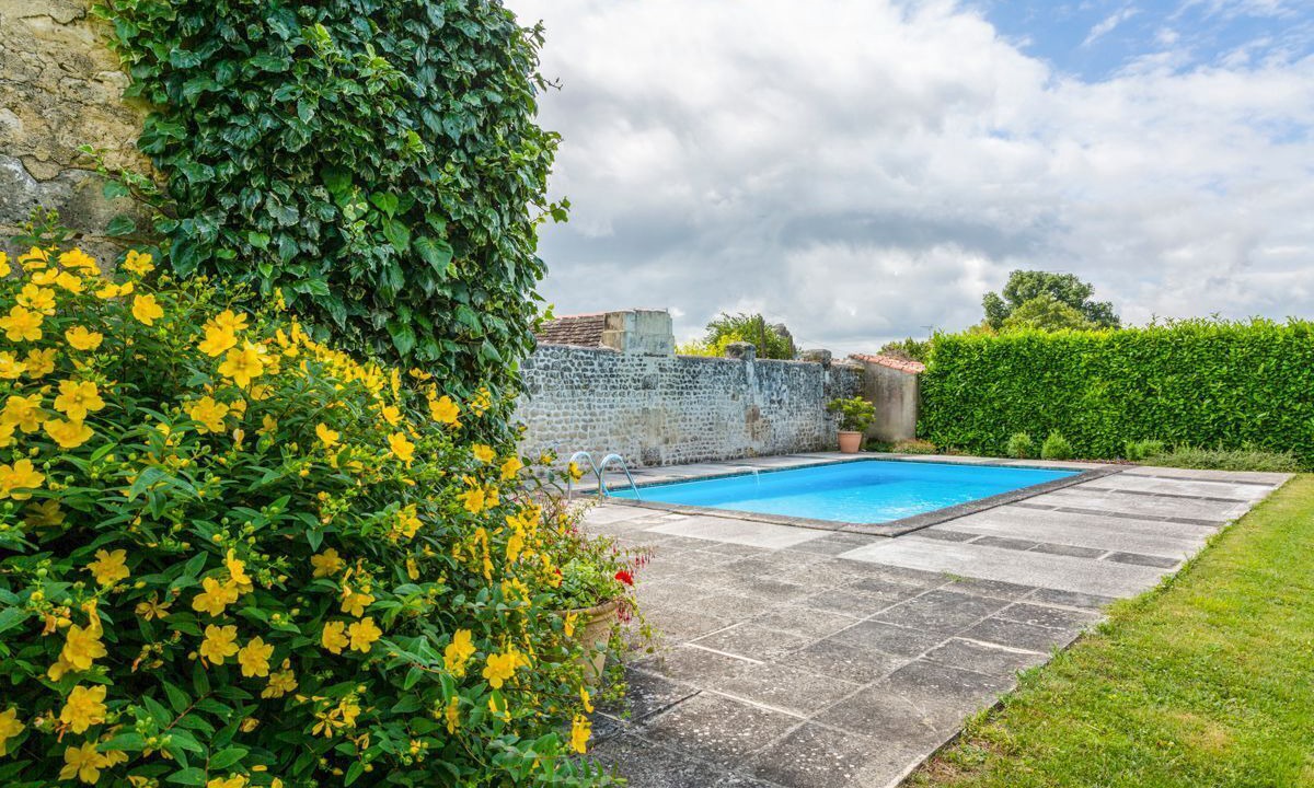 Photo of Others in Belluire